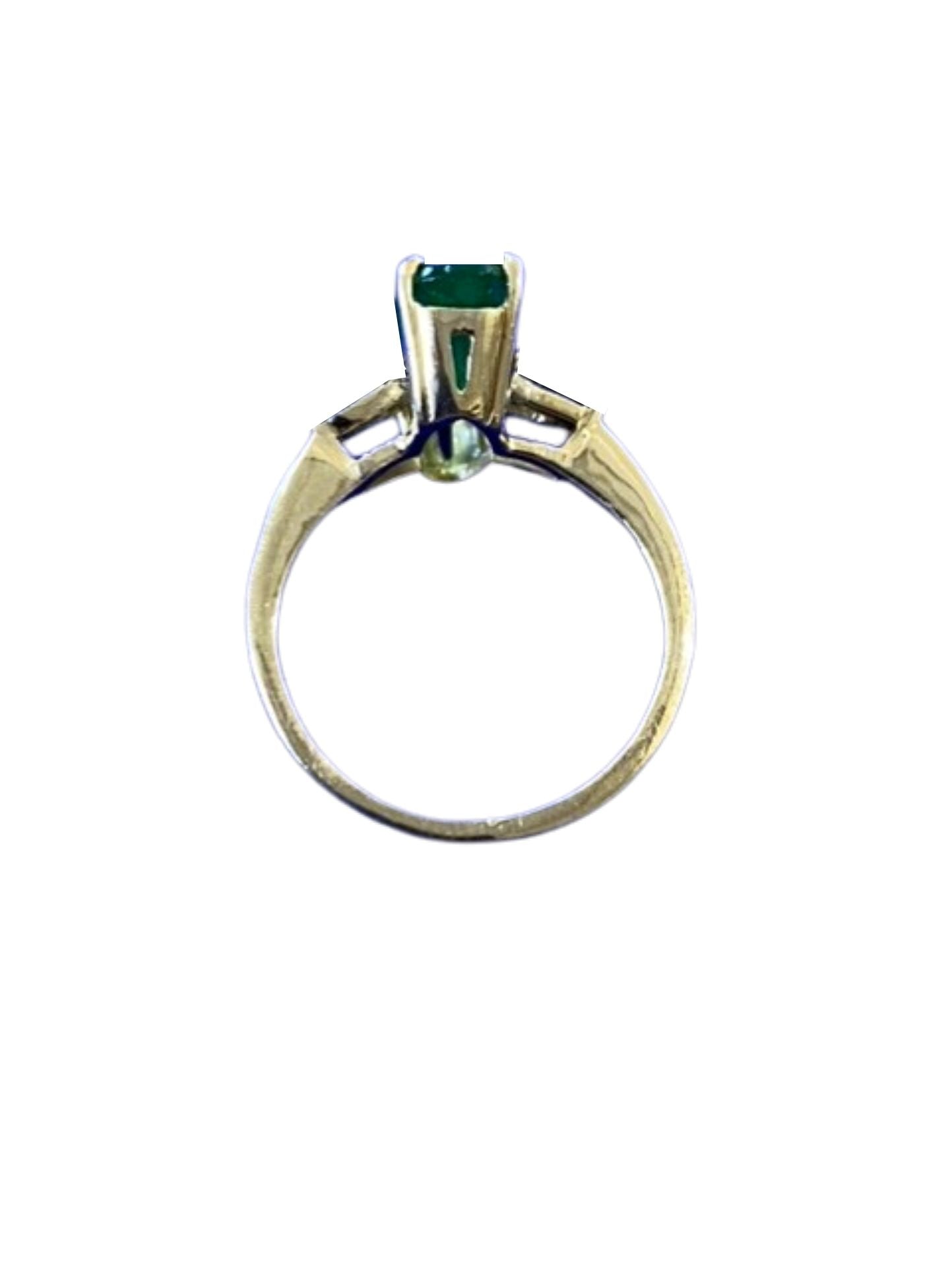 14k Yellow Gold Oval Shape Emerald Ring