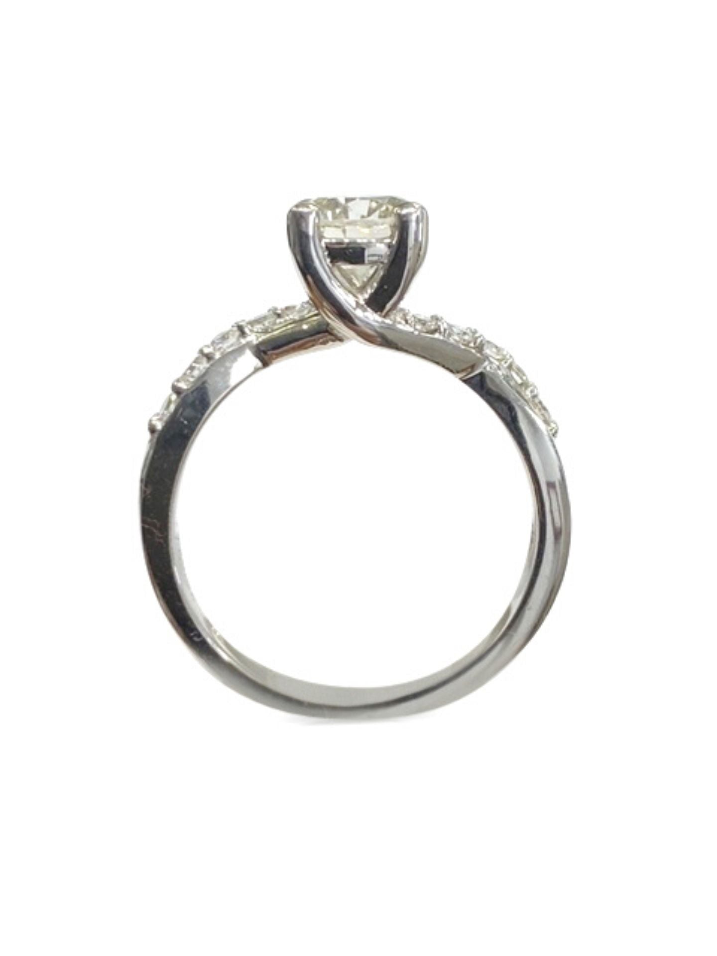 14k Round Cut Twisted Diamond Engagement Ring